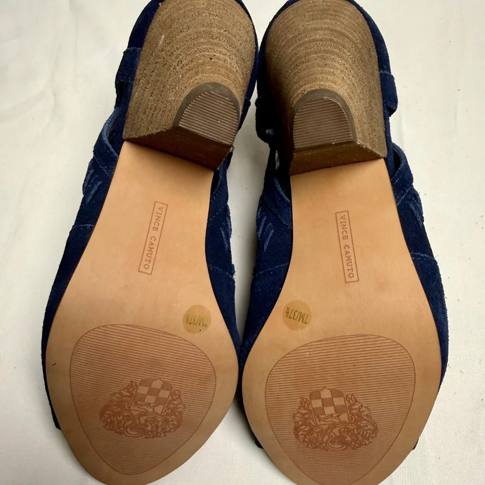 Vince Camuto Ebelin Navy Suede Peep Toe Booties Size 7 Laser Cut Block Heel